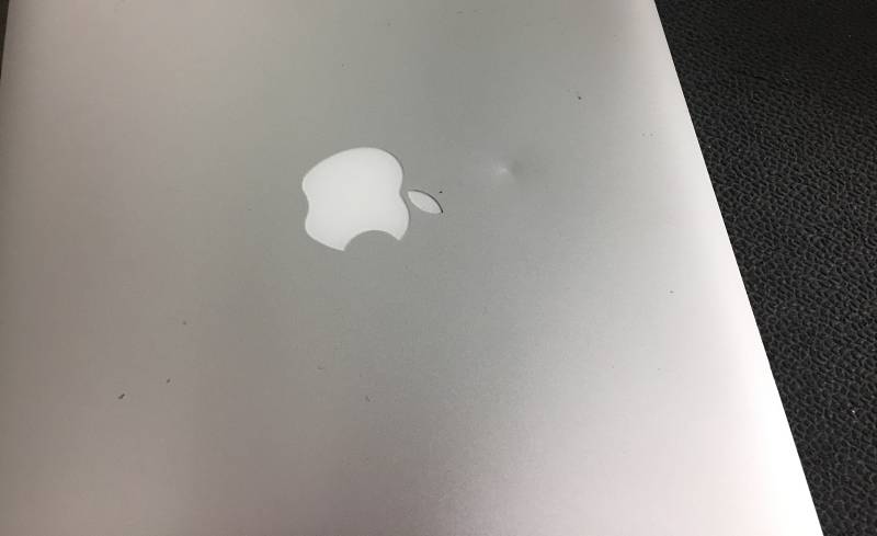 Save even more on Mac laptops with small dents at GainSaver.